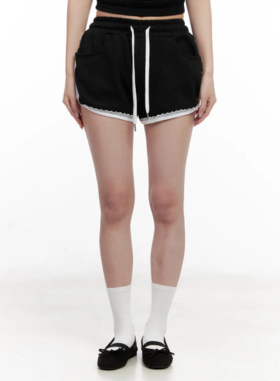 contrast-lace-trim-shorts-cl516 / Black