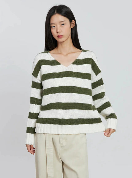 Striped V-neck Sweater IO530