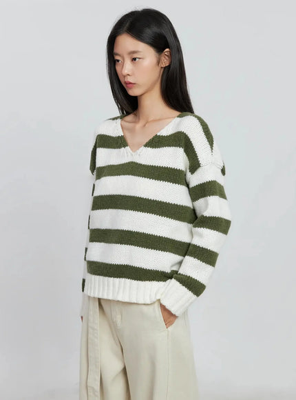 Striped V-neck Sweater IO530