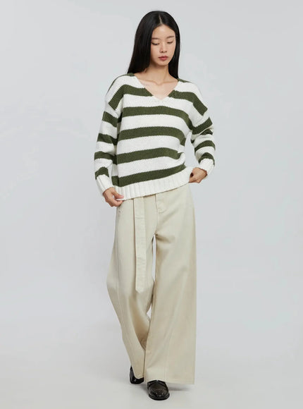 Striped V-neck Sweater IO530