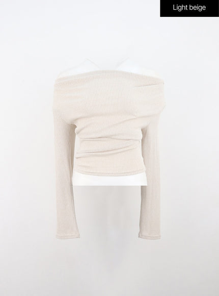 wide-neck-off-shoulder-tee-in308 / Light beige