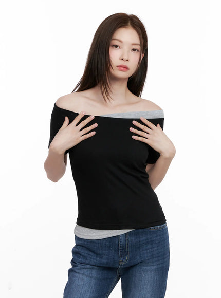 contrast-off-shoulder-short-sleeve-tee-cl524 / Black
