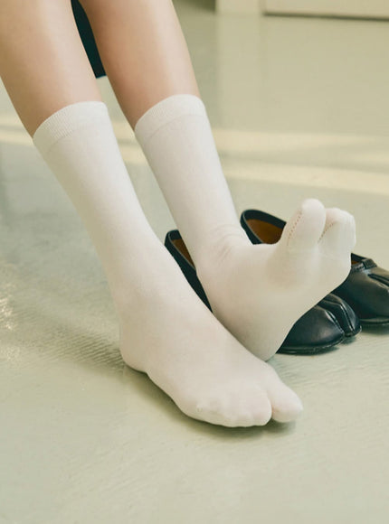 Miu Flowing Curve Socks IA529