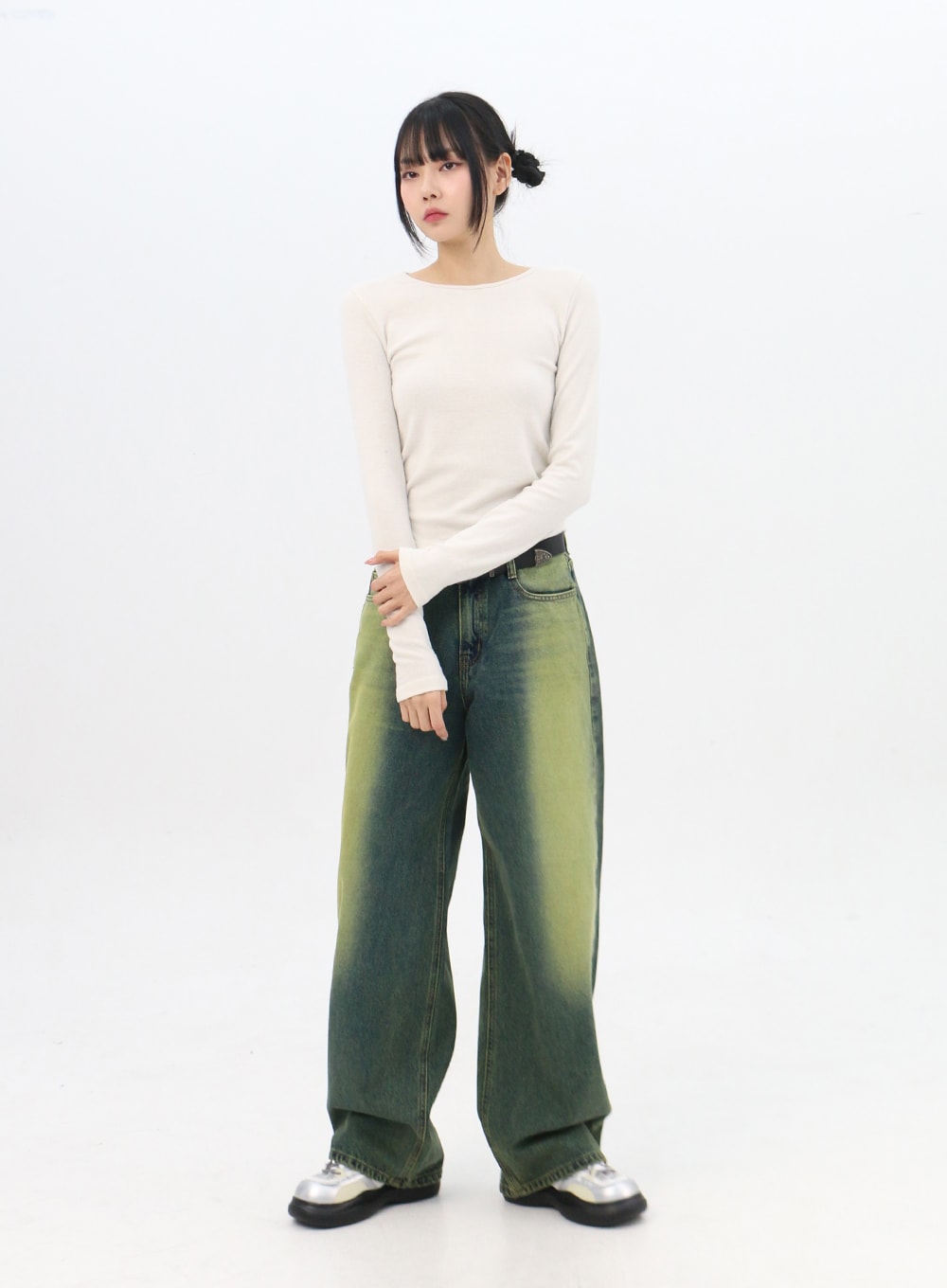 green-wide-leg-washed-jeans-in310