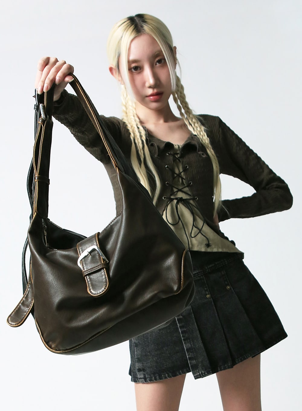 leather-buckled-tote-bag-ij419