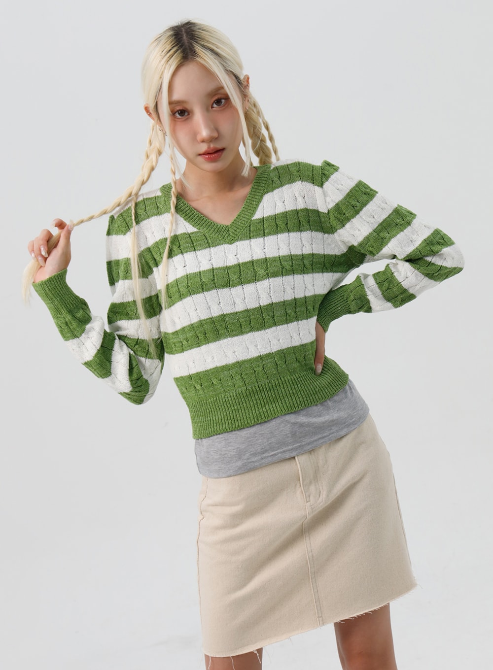 striped-v-neck-sweater-is307