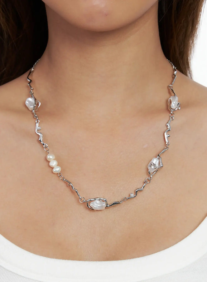 Asymmetric Faux-Pearl Link Necklace IN510