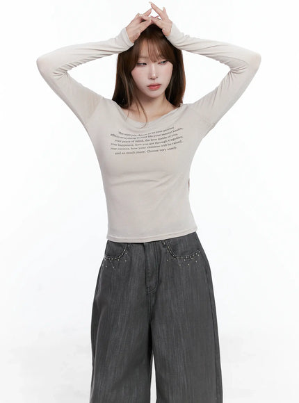 graphic-text-slim-fit-long-sleeve-top-cs501 / Beige