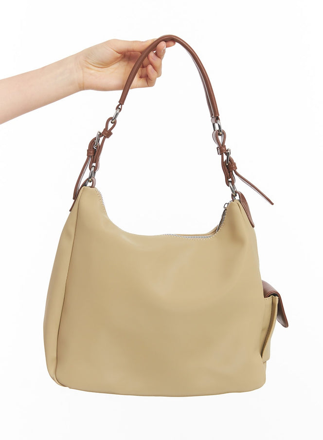 faux-leather-pocket-shoulder-bag-iy508 / Beige