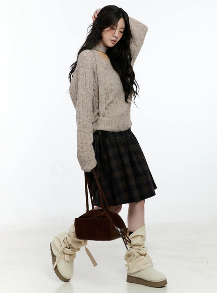 v-neck-knit-sweater-and-tie-set-cn517 / Beige