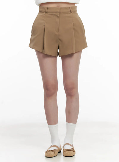 pleated-high-waist-shorts-cl515 / Beige