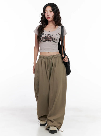 graphic-u-neck-cropped-tee-cl518 / Beige