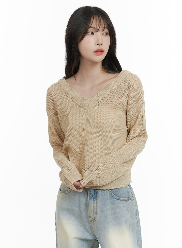 v-neck-sheer-knit-top-ca403 / Beige