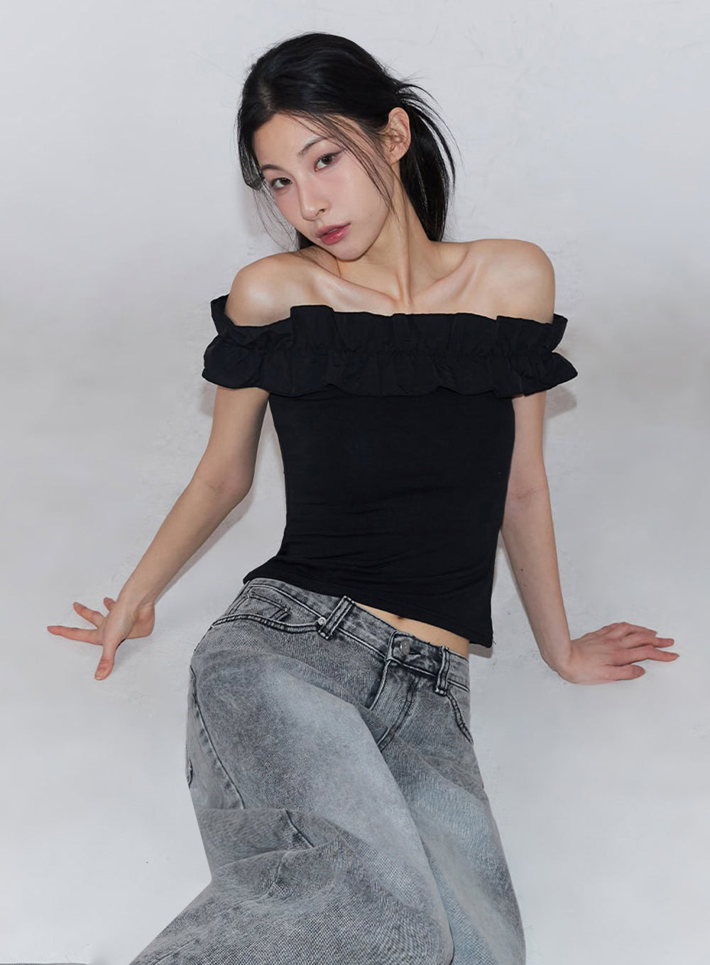 frill-off-shoulder-crop-top-iy529 / Black