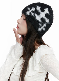 fuzzy-graphic-beanie-in514 / Black