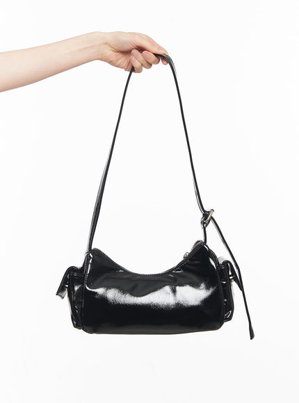 trendy-pocket-shoulder-bag-iy516 / Black