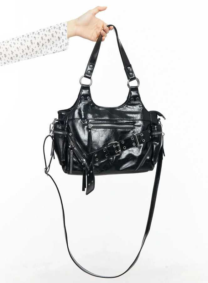 studded-belt-strap-faux-leather-shoulder-bag-im506 / Black