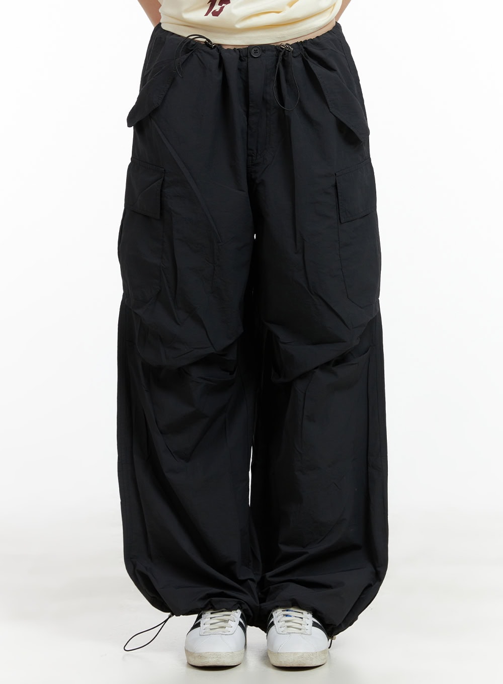 solid-cargo-chic-nylon-pants-cl422 / Black