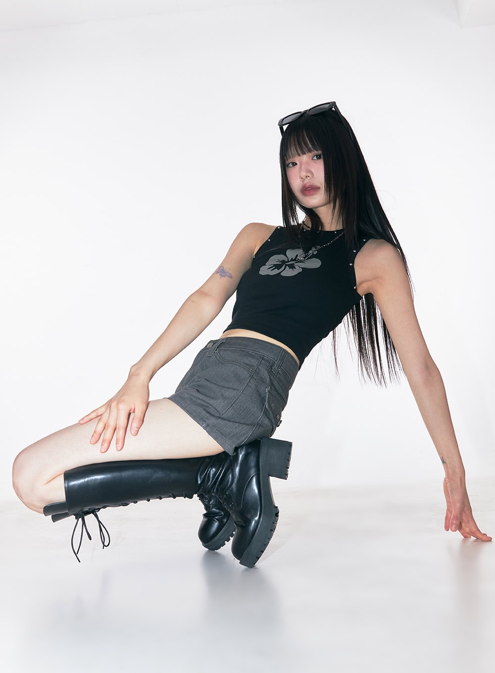 flower-graphic-slim-fit-tank-cy512 / Black