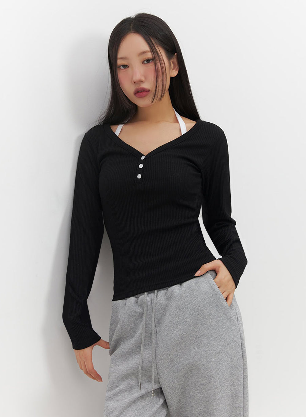 buttoned-v-neck-long-sleeve-top-if510 / Black