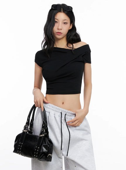 asymmetric-shirred-off-shoulder-crop-tee-ig508 / Black