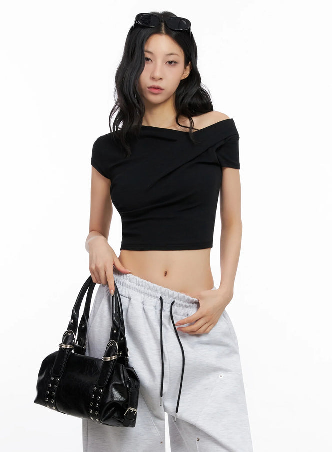 asymmetric-shirred-off-shoulder-crop-tee-ig508 / Black