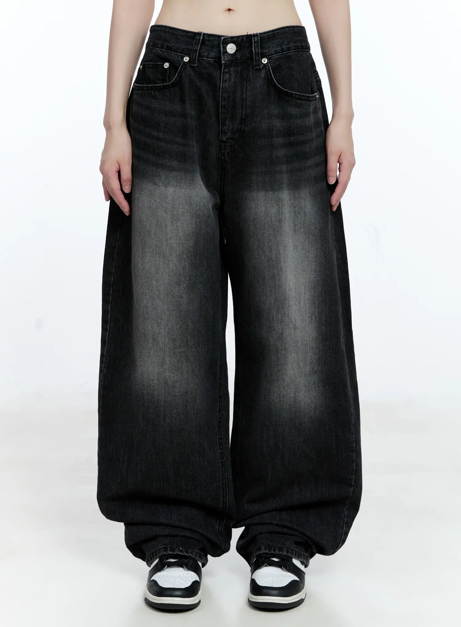 gayeon-washed-wide-leg-jeans-cg507 / Black