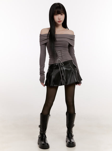 pleated-glossy-faux-leather-mini-skirt-cj529 / Black