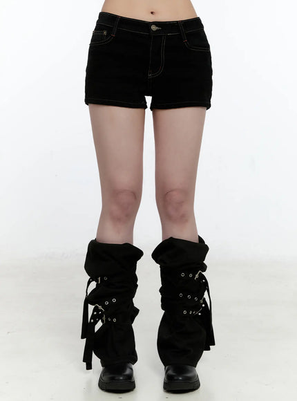low-rise-dark-washed-denim-shorts-cn517 / Black