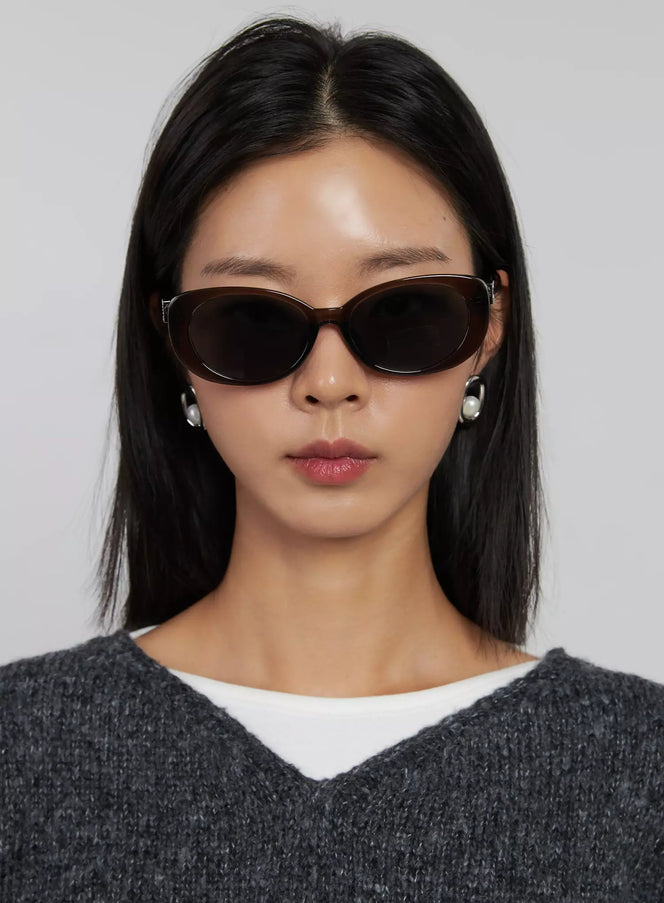 jewel-slim-oval-sunglasses-ij508 / Brown