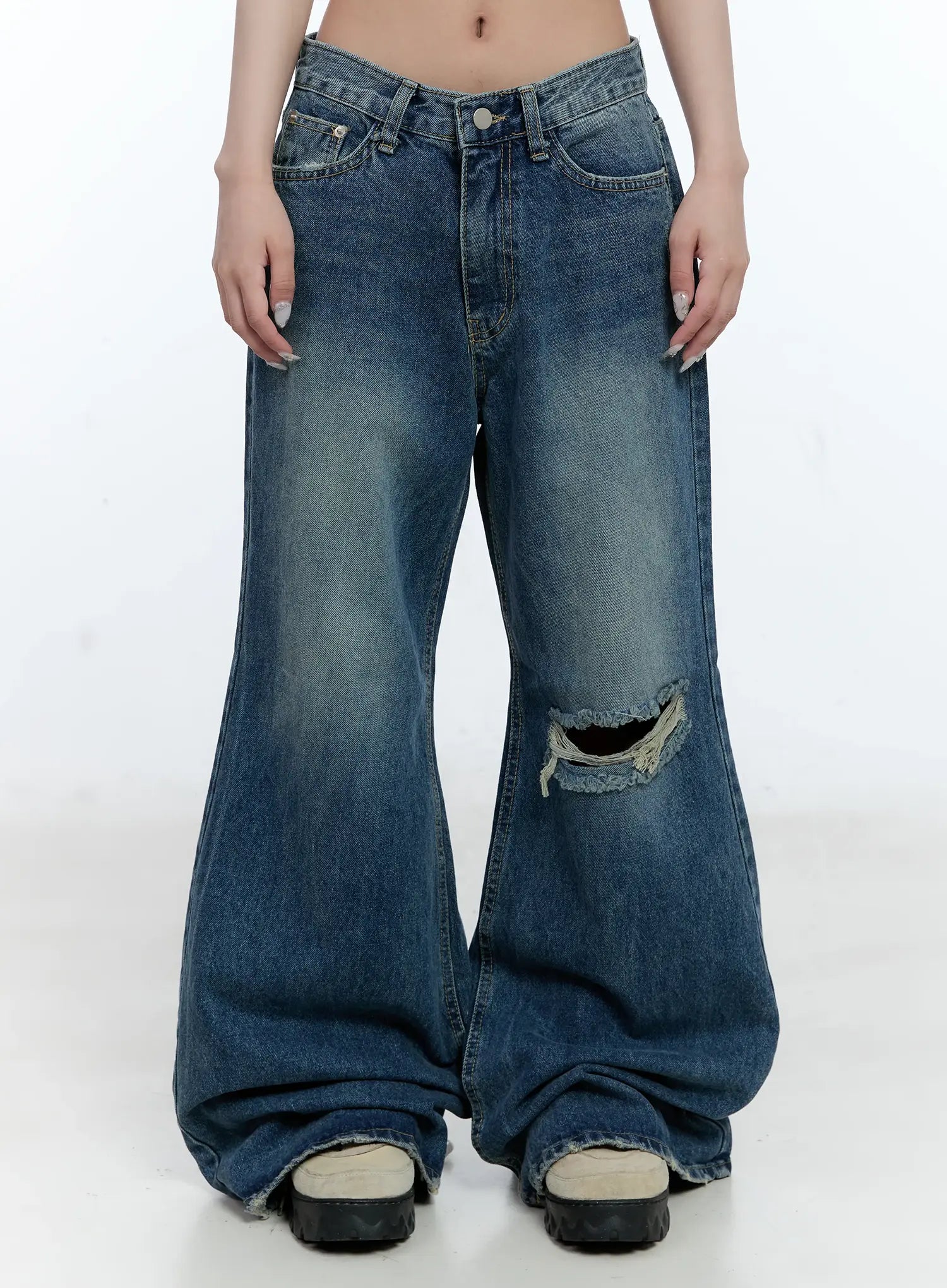 gabi-distressed-semi-flared-denim-jeans-cg501 / Dark blue