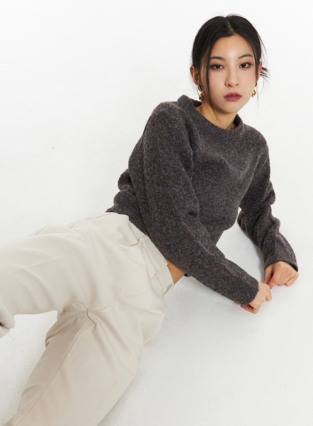 crew-neck-knit-sweater-in308 / Dark brown