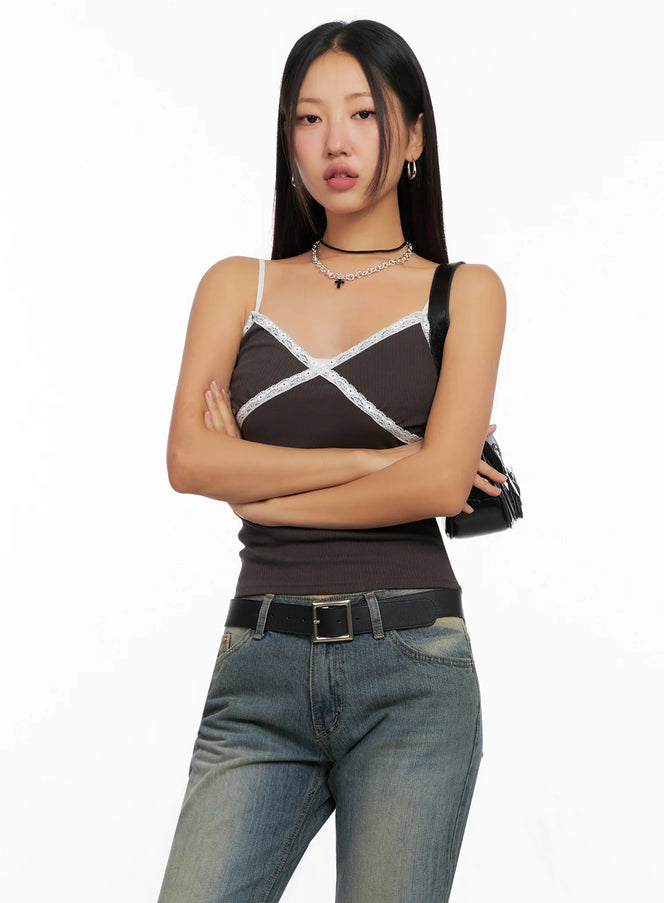 ribbed-lace-trim-camisole-ig528 / Dark brown