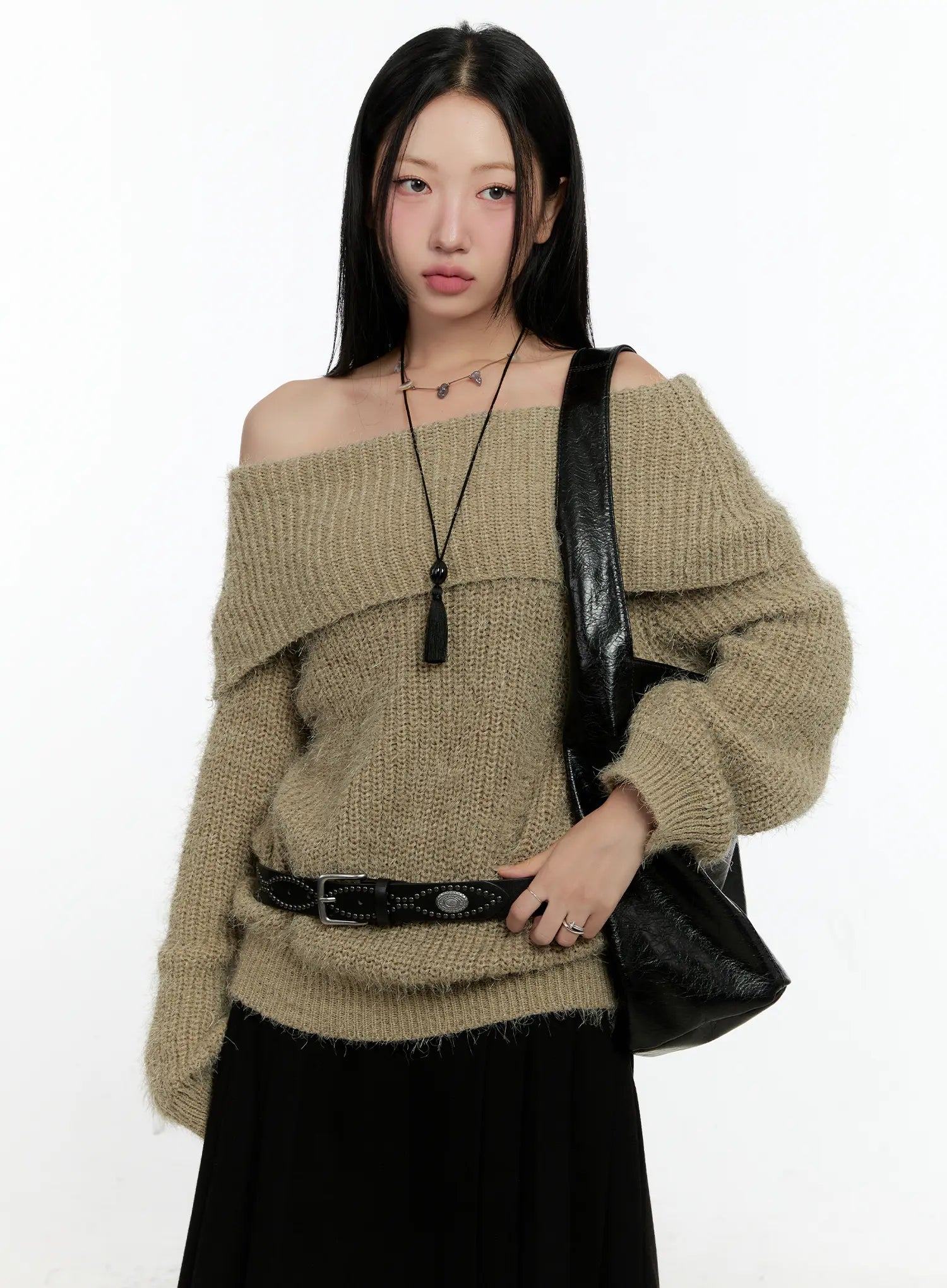 loose-fit-off-shoulder-knit-sweater-cn505 / Dark green