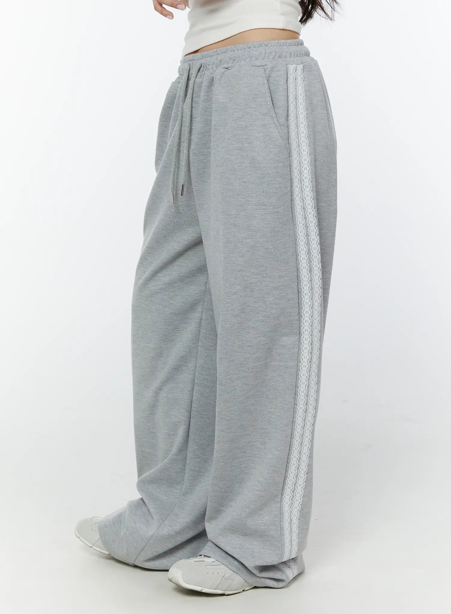 lace-accent-wide-leg-sweatpants-iy507 / Gray