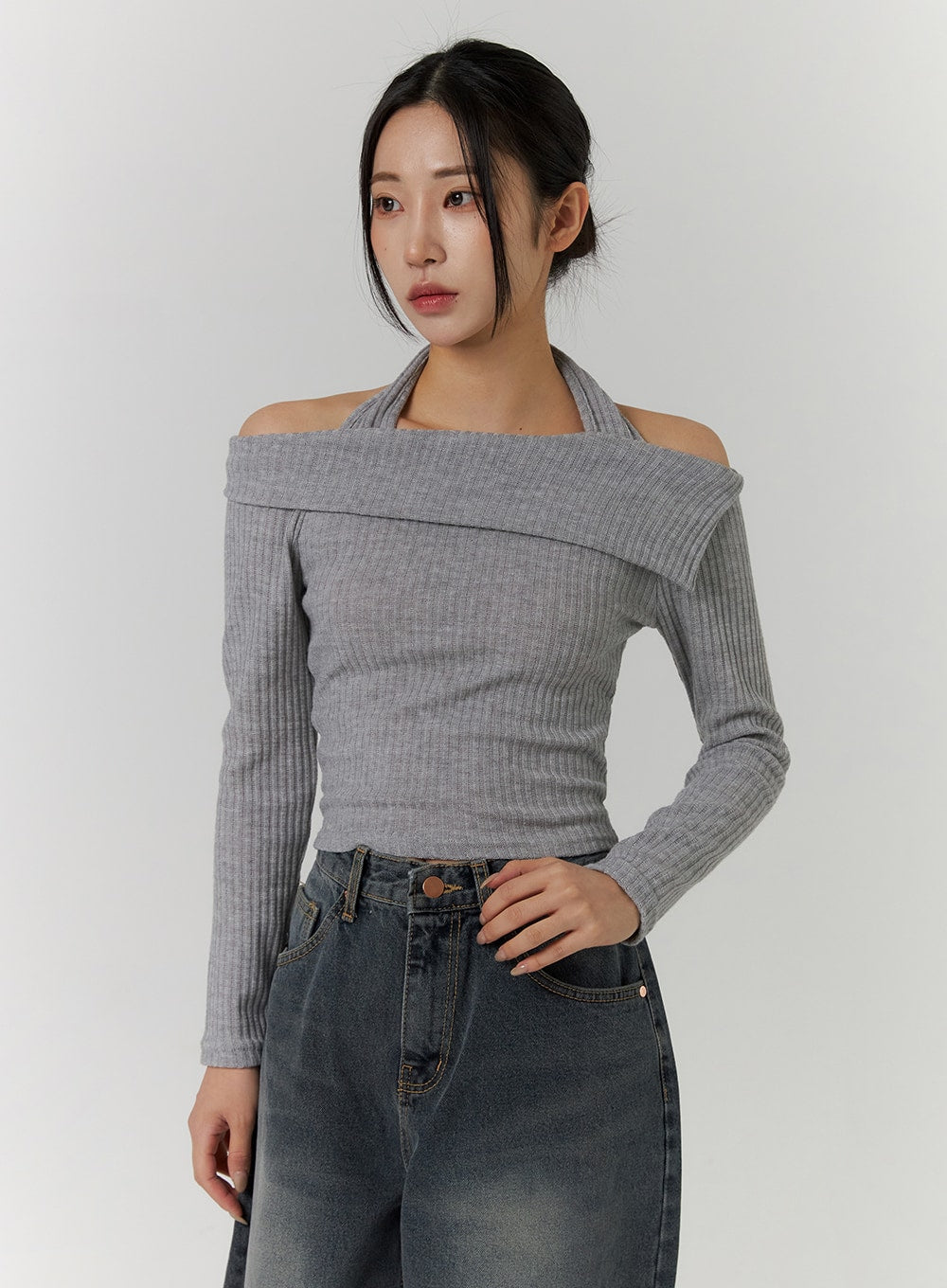 off-shoulder-halter-neck-crop-sweater-cd312 / Gray