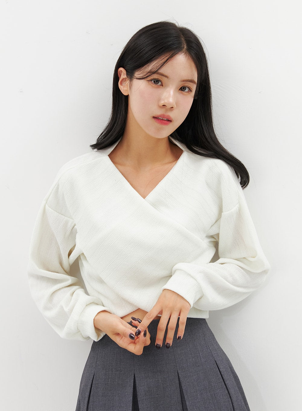 wrap-v-neck-knit-top-oo312 / Light beige
