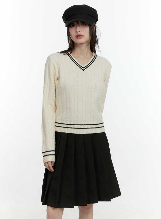 Cable-Knit V-Neck Sweater CF506