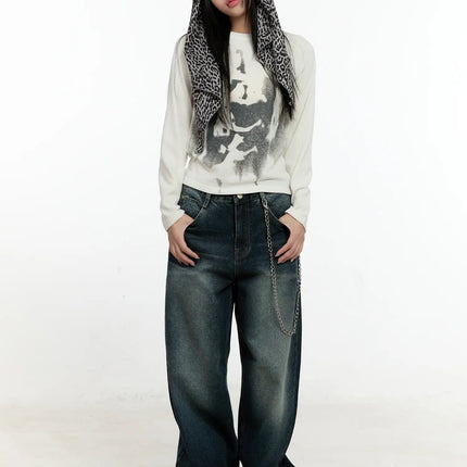 graphic-print-long-sleeve-tee-cn505 / Light beige