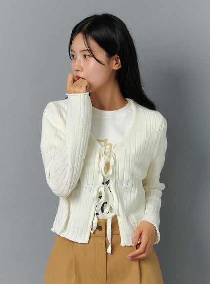 tie-v-neck-ribbed-cardigan-on324 / Light beige
