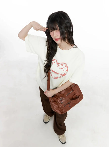 heart-graphic-tee-il531 / Light beige