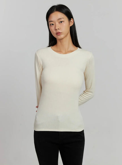 ribbed-knit-long-sleeve-top-ij505 / Light beige