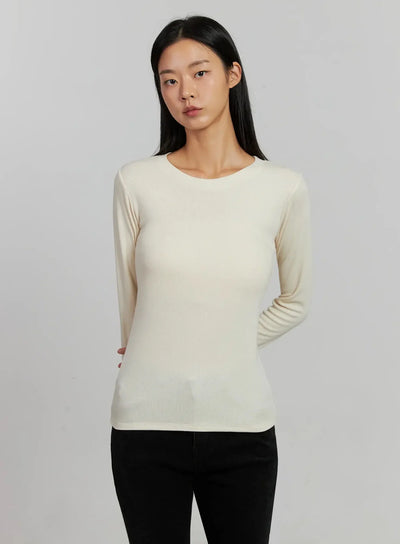 ribbed-knit-long-sleeve-top-ij505 / Light beige