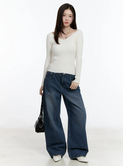 knit-v-neck-sweater-id511 / Light beige