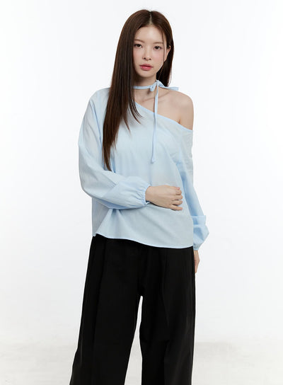 loose-fit-one-shoulder-blouse-cm521 / Light blue