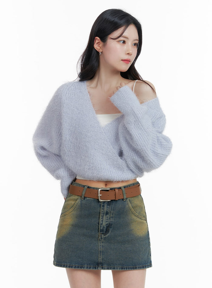 cozy-wrap-v-neck-crop-sweater-om419 / Light blue