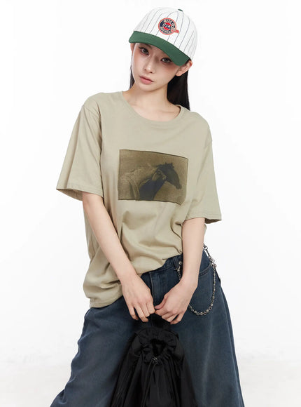oversized-graphic-print-t-shirt-cm519 / Light green