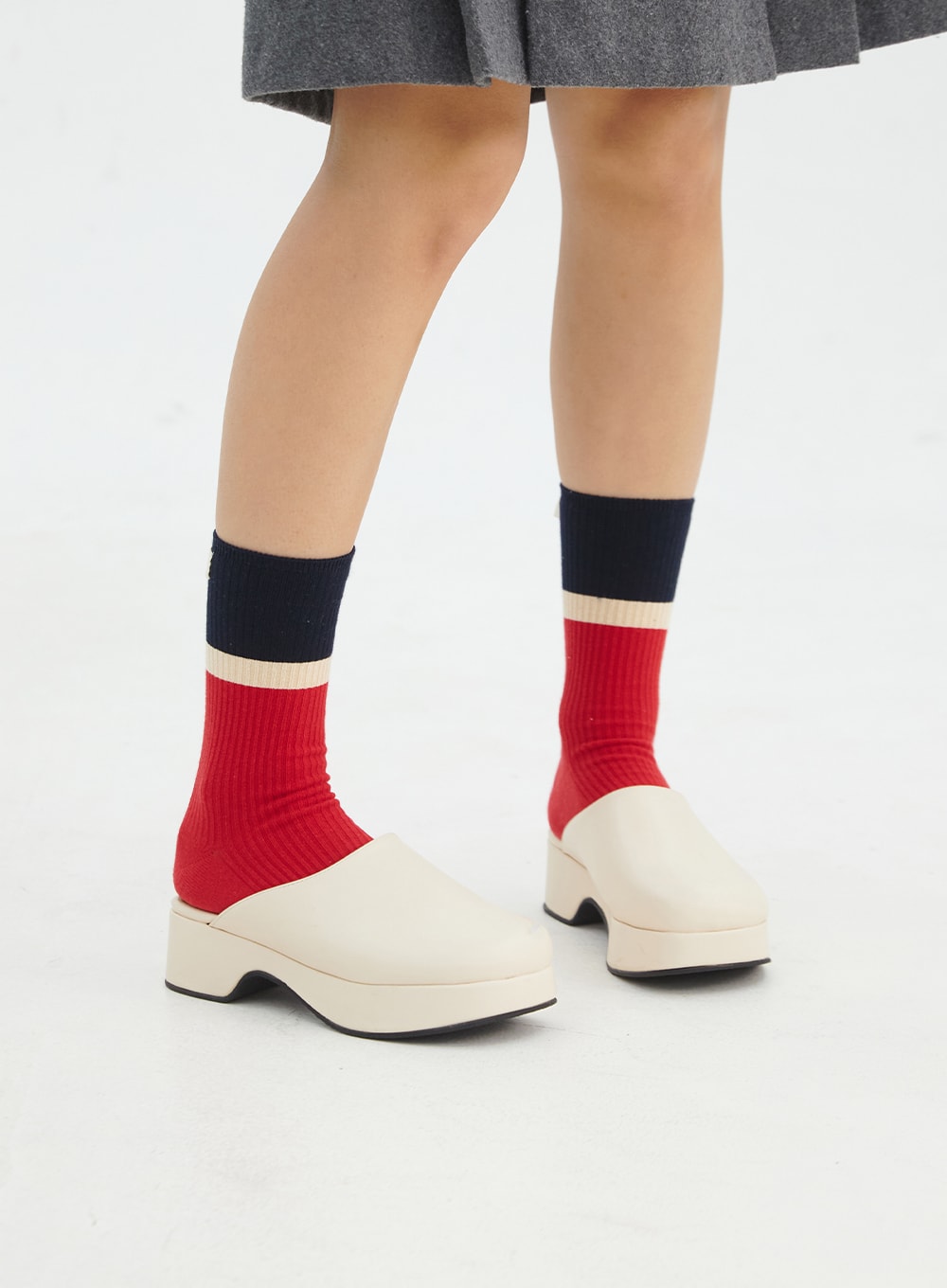 color-block-ribbed-knit-socks-in316 / Red