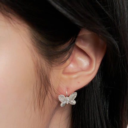 butterfly-charm-earrings-cl516 / Silver