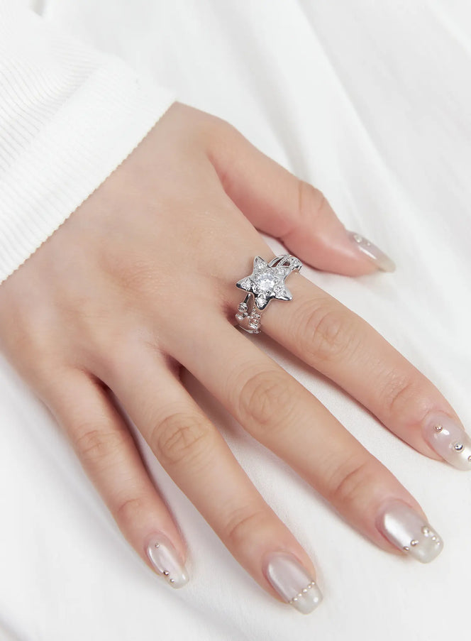 bold-star-adjustable-ring-cf525 / Silver